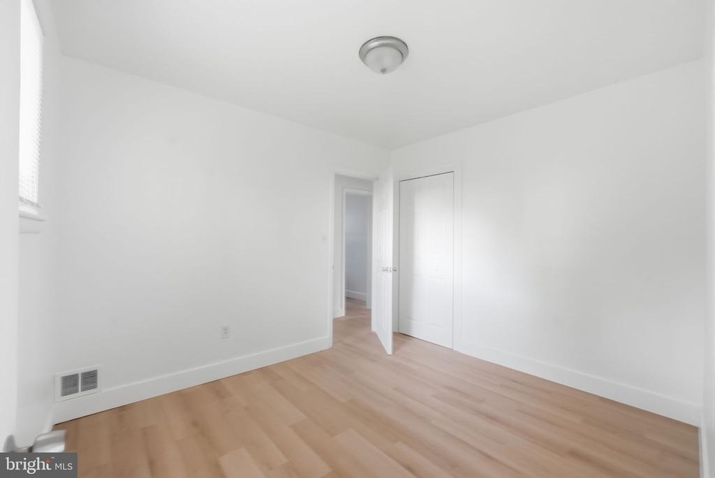 7005 Halleck Street - Photo 12