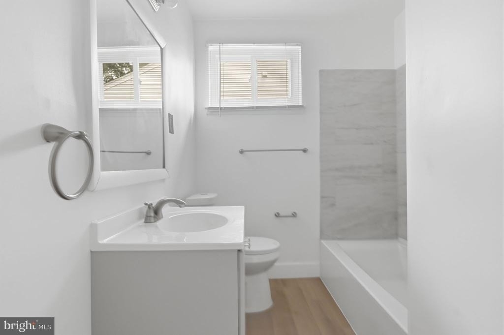 7005 Halleck Street - Photo 14