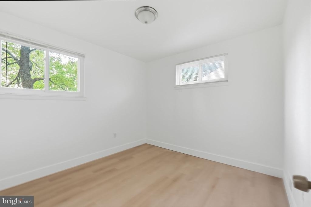 7005 Halleck Street - Photo 11