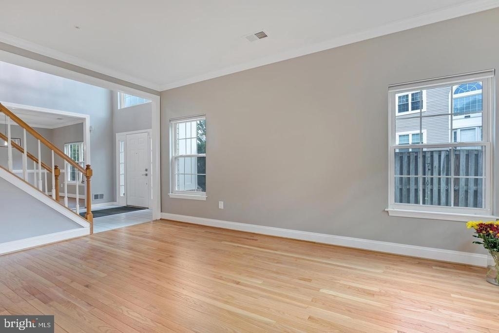16131 Parklawn Place - Photo 4