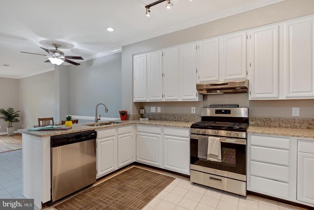 16131 Parklawn Place - Photo 9