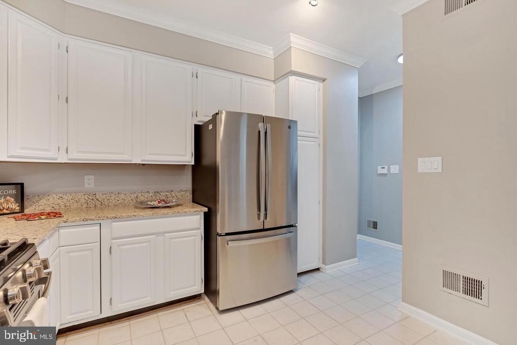 16131 Parklawn Place - Photo 11
