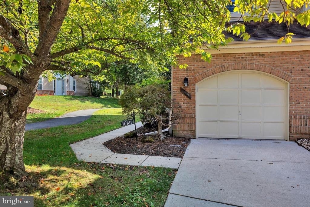 16131 Parklawn Place - Photo 2