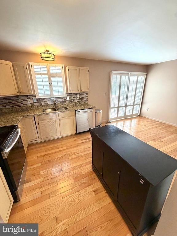 5053 Colburn Terrace - Photo 4