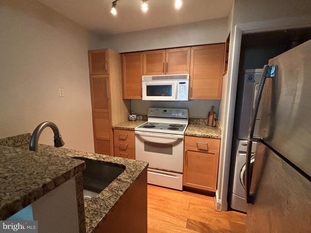 9966 Hellingly Place - Photo 8