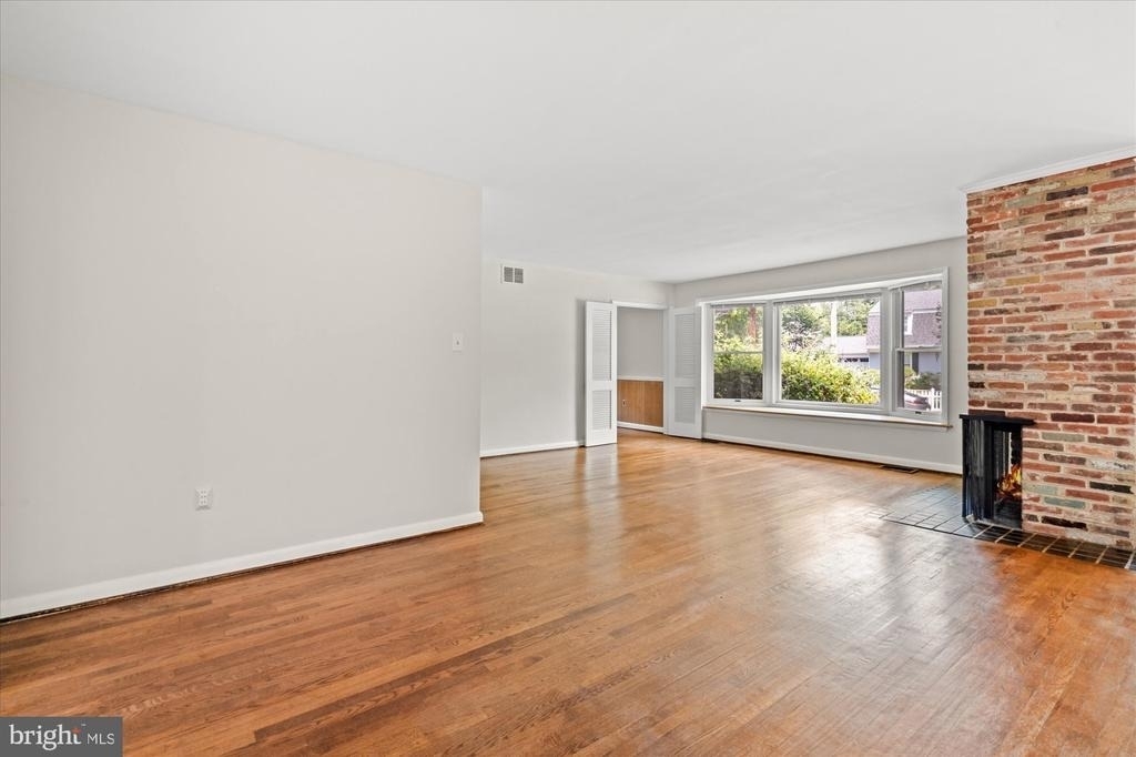 7504 Radnor Road - Photo 8