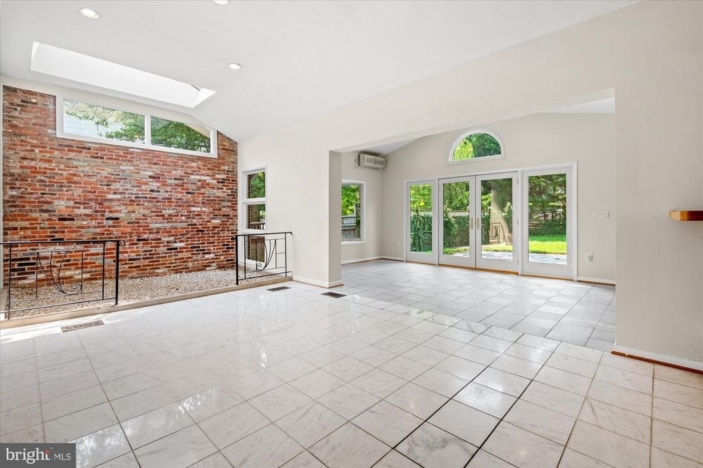 7504 Radnor Road - Photo 9