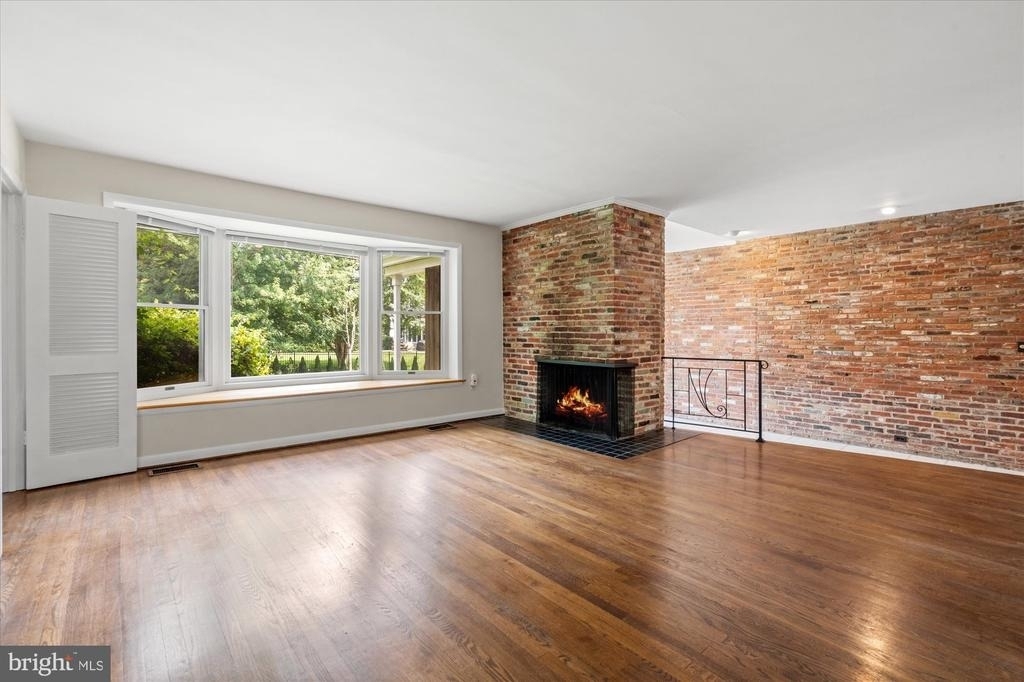 7504 Radnor Road - Photo 2