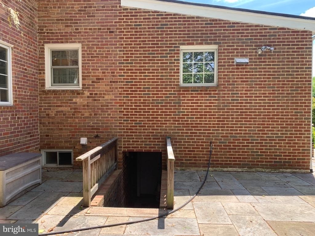 3120 Winnett Road - Photo 18