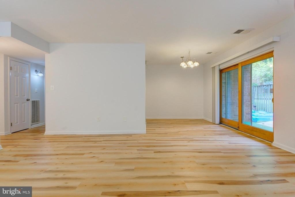 3386 Hewitt Avenue - Photo 2