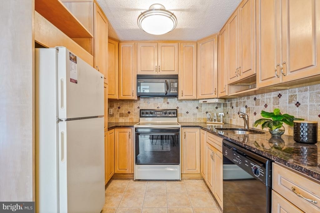 7401 Westlake Terrace - Photo 15