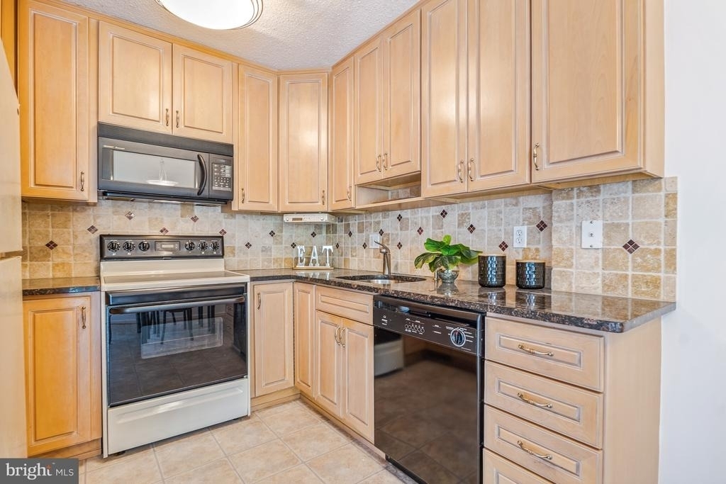 7401 Westlake Terrace - Photo 14