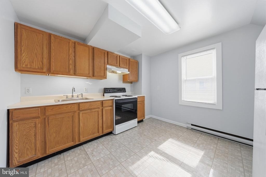 101 W 5th Street W - Photo 10