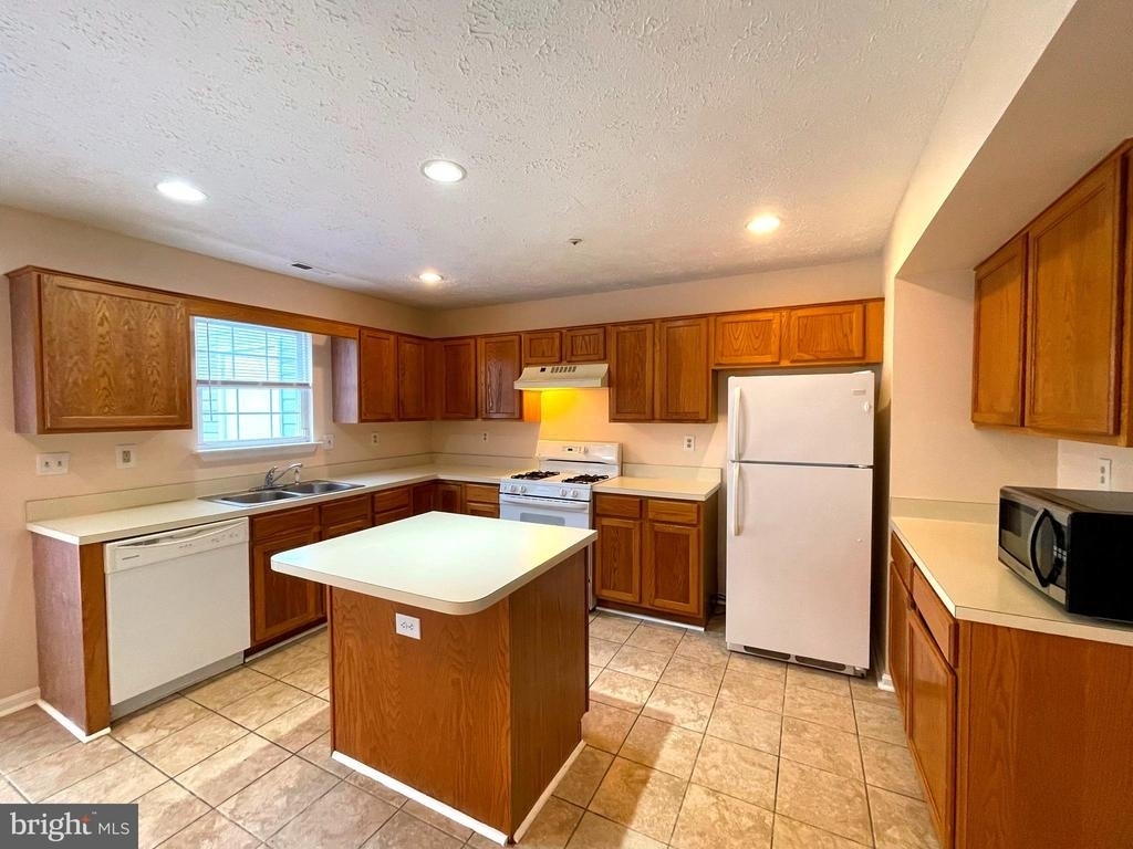 5213 Grunion Place - Photo 11
