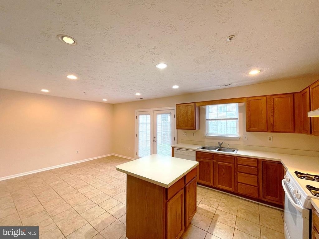 5213 Grunion Place - Photo 10