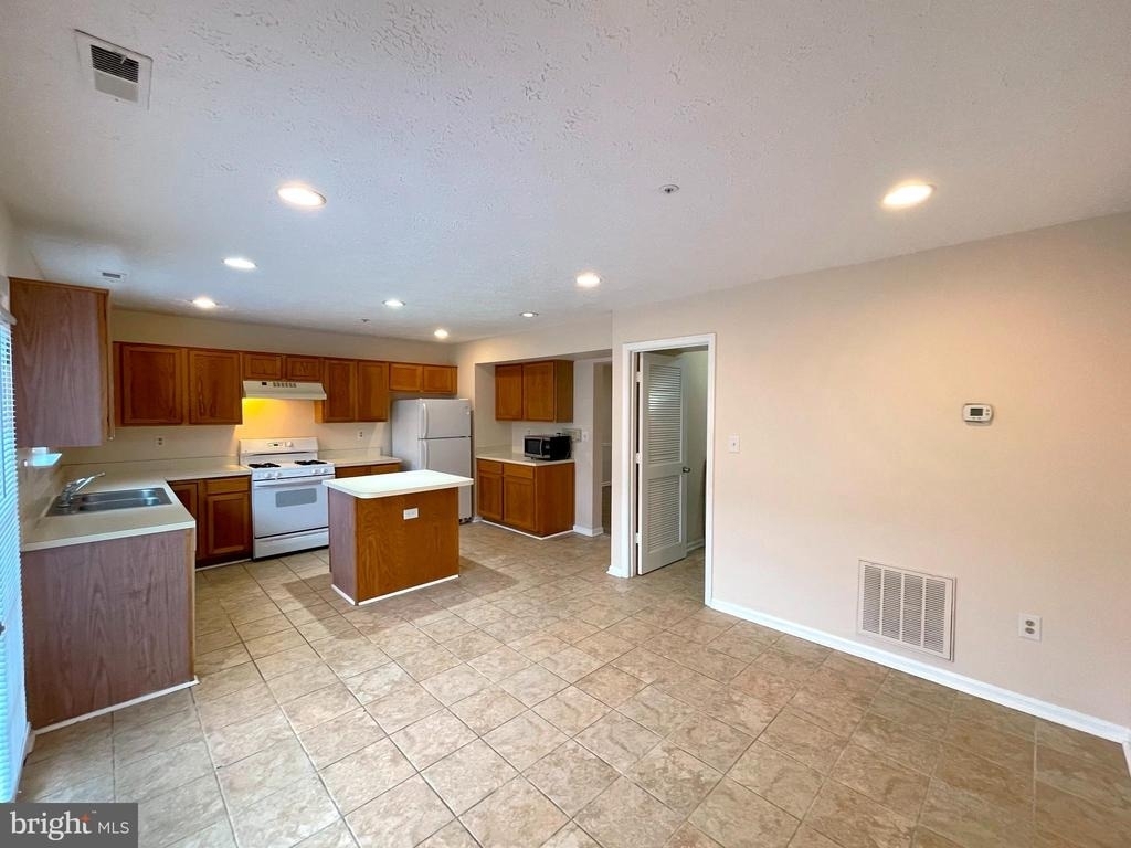 5213 Grunion Place - Photo 8