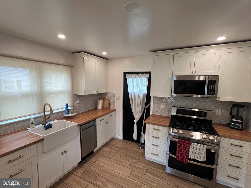 6017 Black Friars Circle - Photo 3