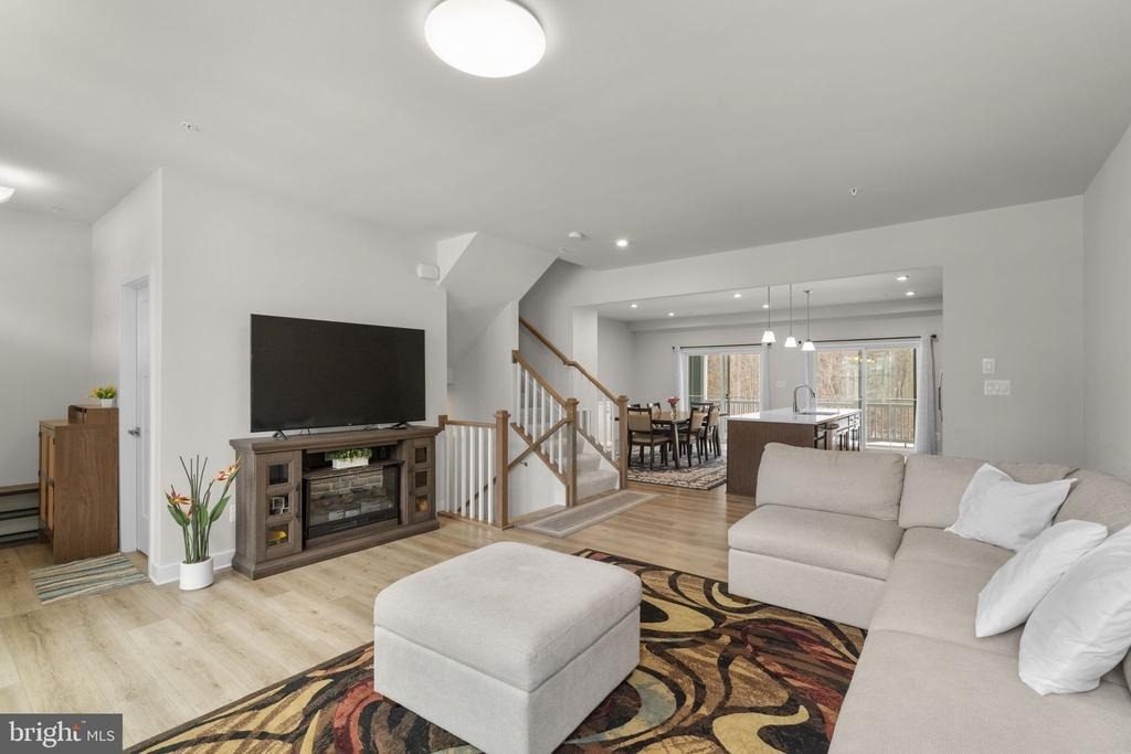 10706 Larkswood Street - Photo 3