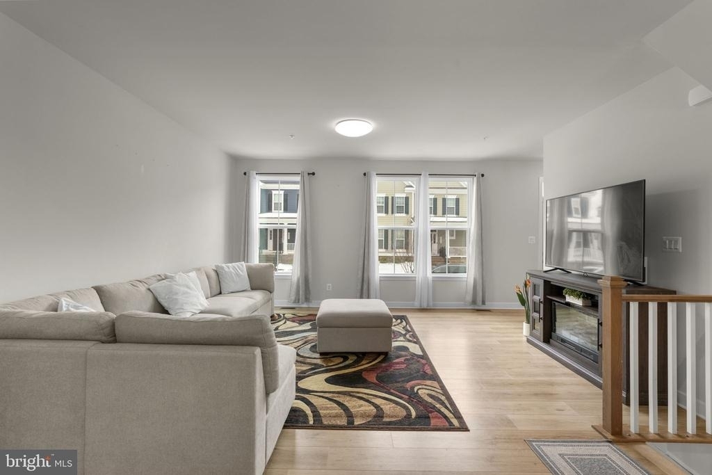 10706 Larkswood Street - Photo 4