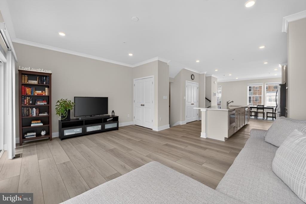 1808 Parham Way - Photo 4