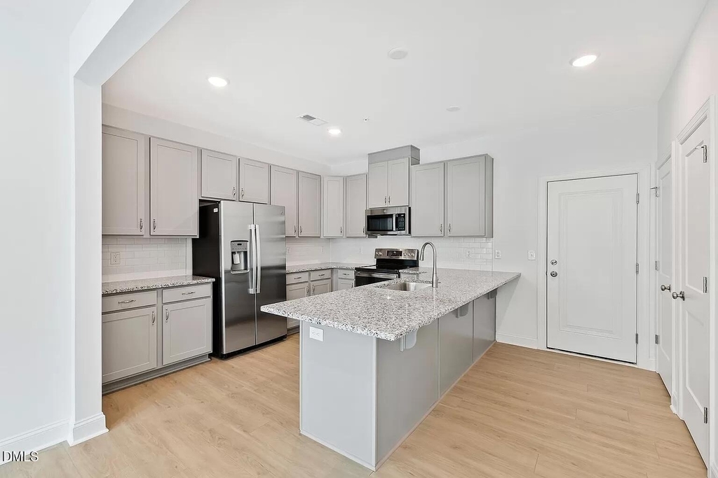 119 N Franklin Street - Photo 5