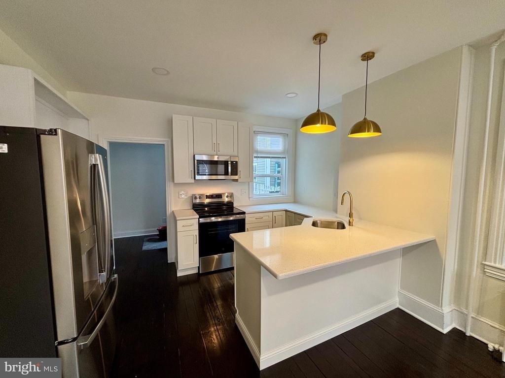 41 W 5th Street - Photo 1