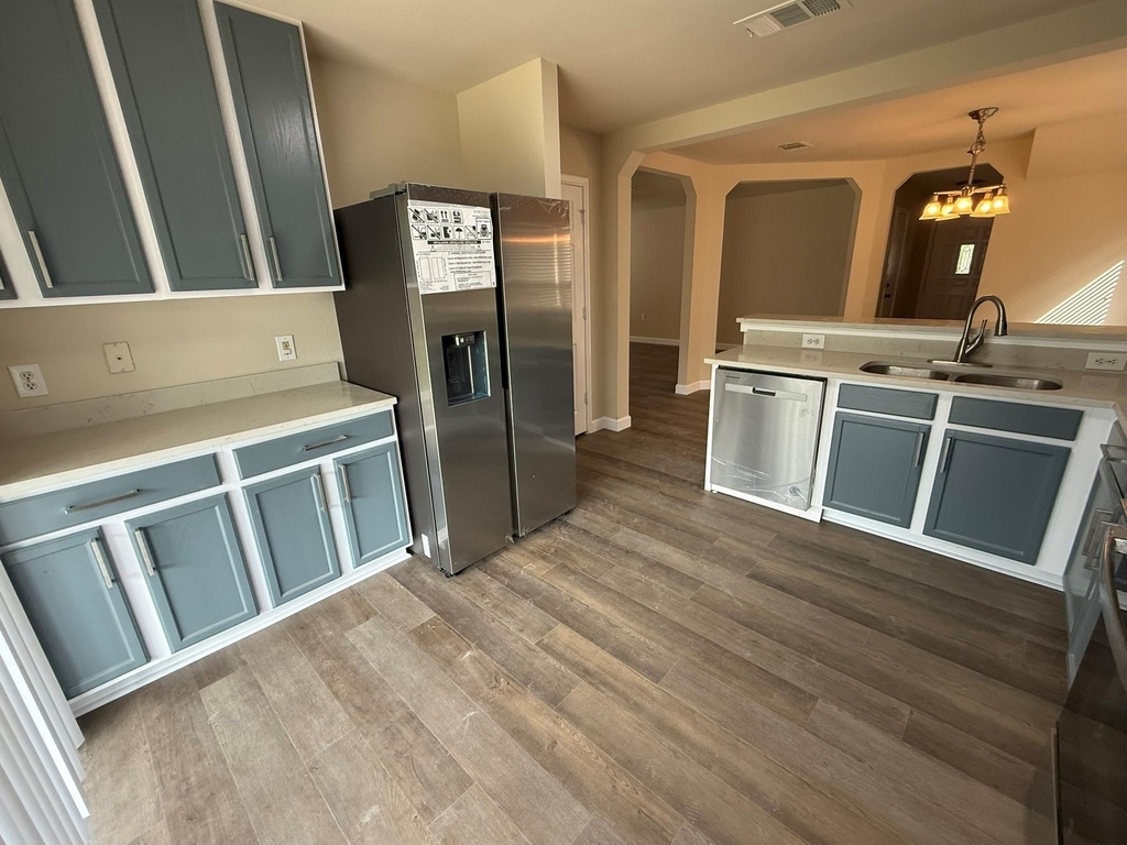 1608 Anise Dr - Photo 3
