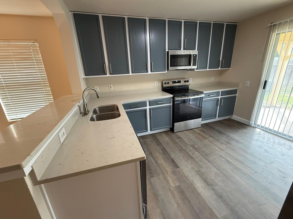 1608 Anise Dr - Photo 2