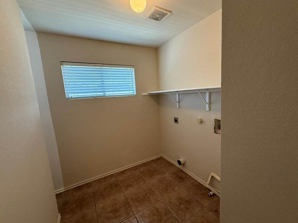 1608 Anise Dr - Photo 7