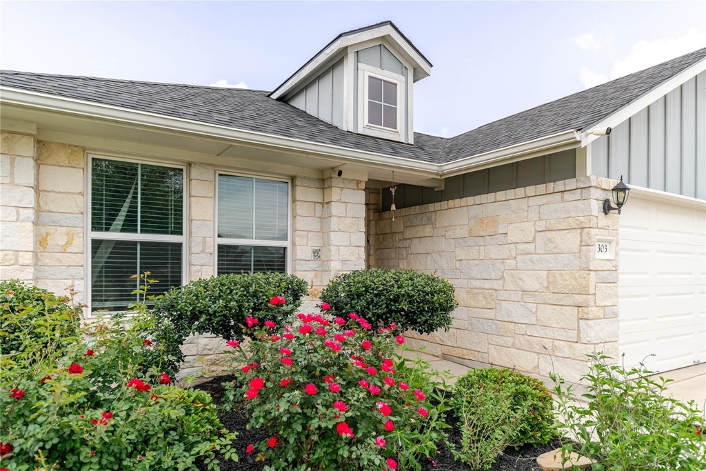 303 Schuyerville Dr - Photo 2