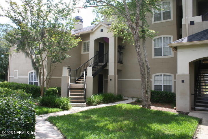 1701 The Greens Way - Photo 2