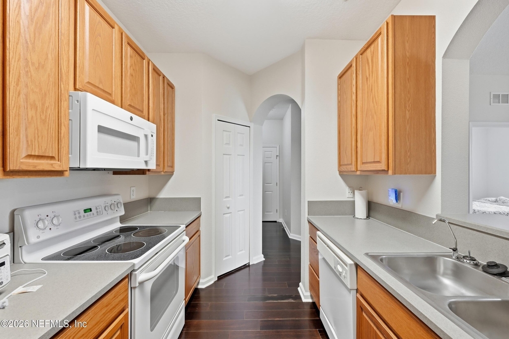7801 Point Meadows Drive - Photo 3