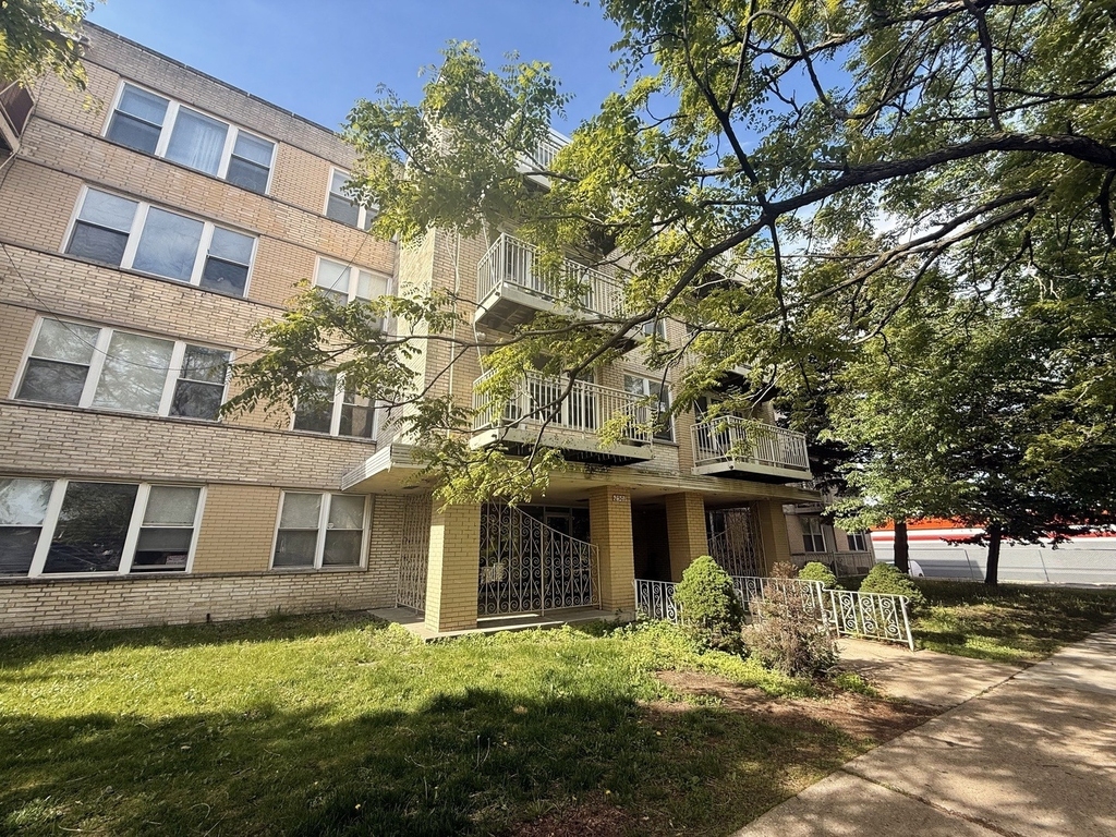 2501 W Touhy Avenue - Photo 0
