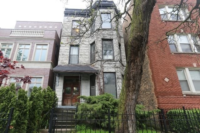 2661 N Burling Street - Photo 0