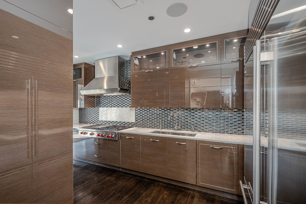 270 E Pearson Street - Photo 5