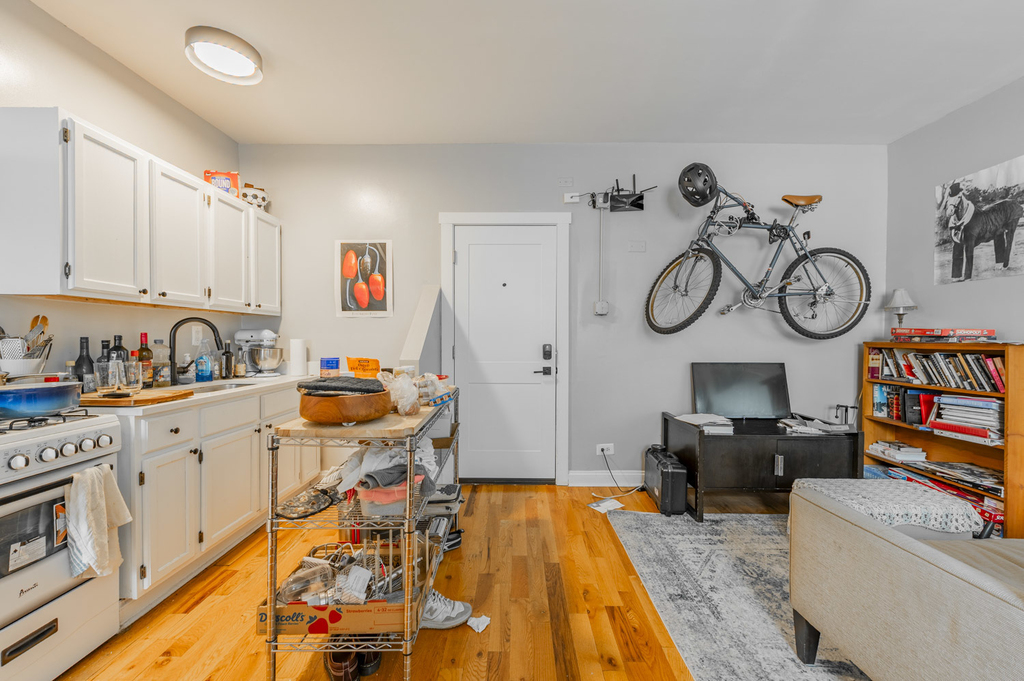 1414 W Pratt Boulevard - Photo 3