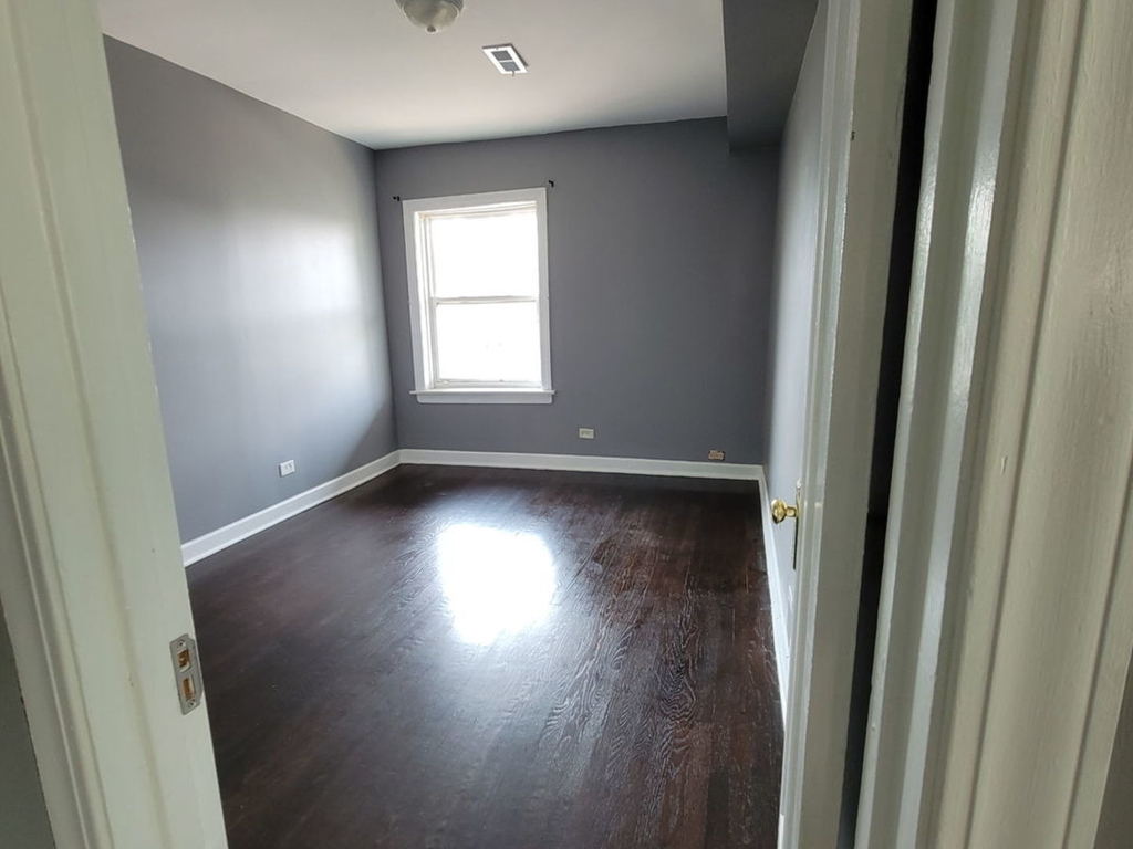 834 N Christiana Avenue - Photo 9