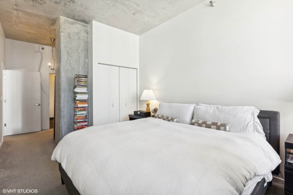 235 W Van Buren Street - Photo 13