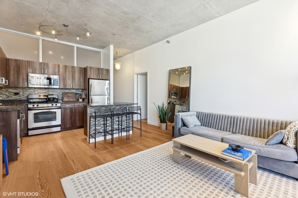 235 W Van Buren Street - Photo 3