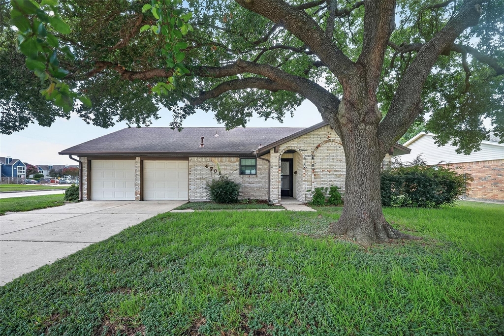 4701 Crepe Myrtle Lane - Photo 0