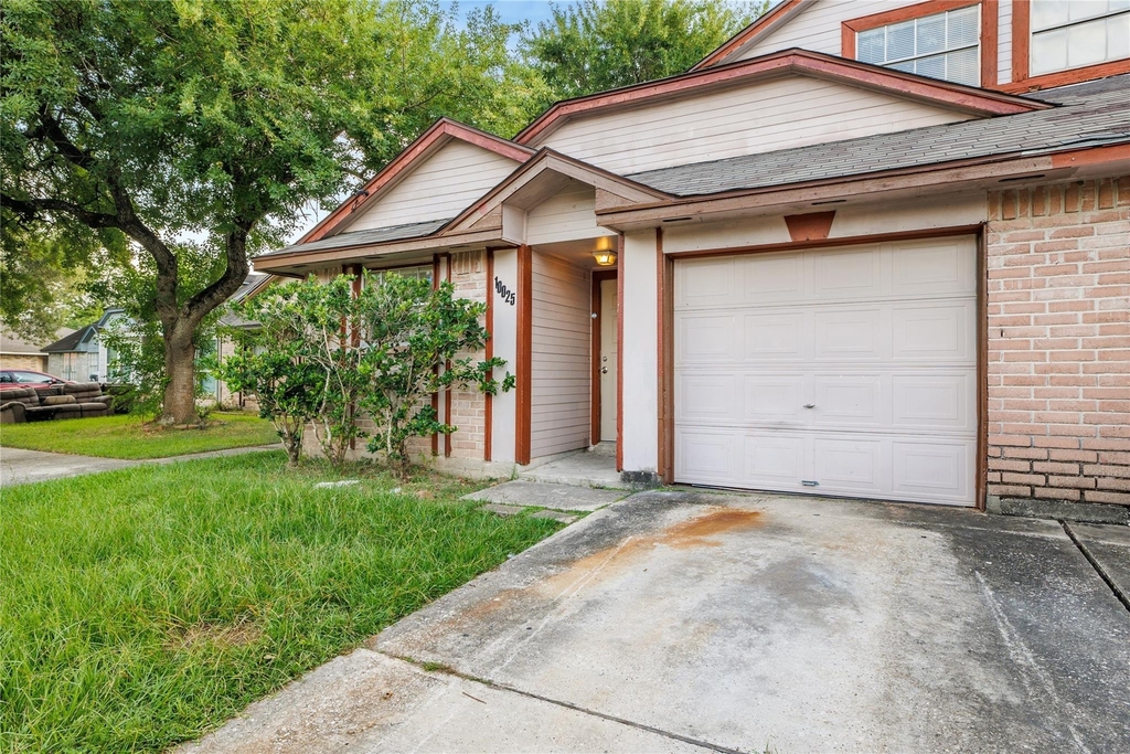 10025 Rosbrook Drive - Photo 0