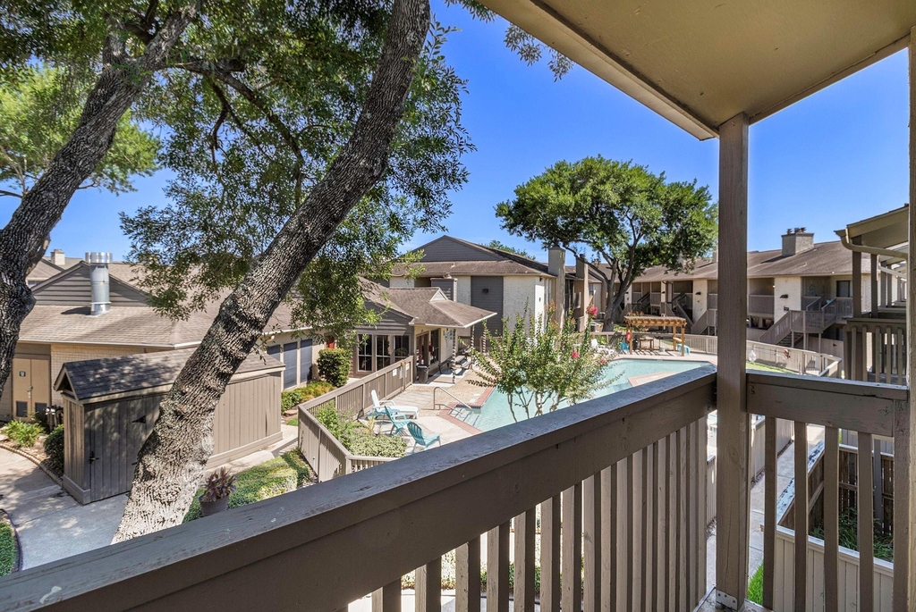 1900 Bay Area Boulevard - Photo 16