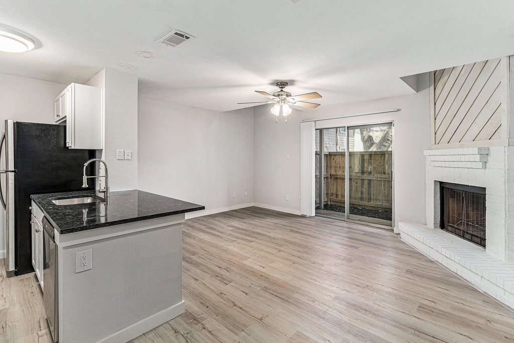 1900 Bay Area Boulevard - Photo 3