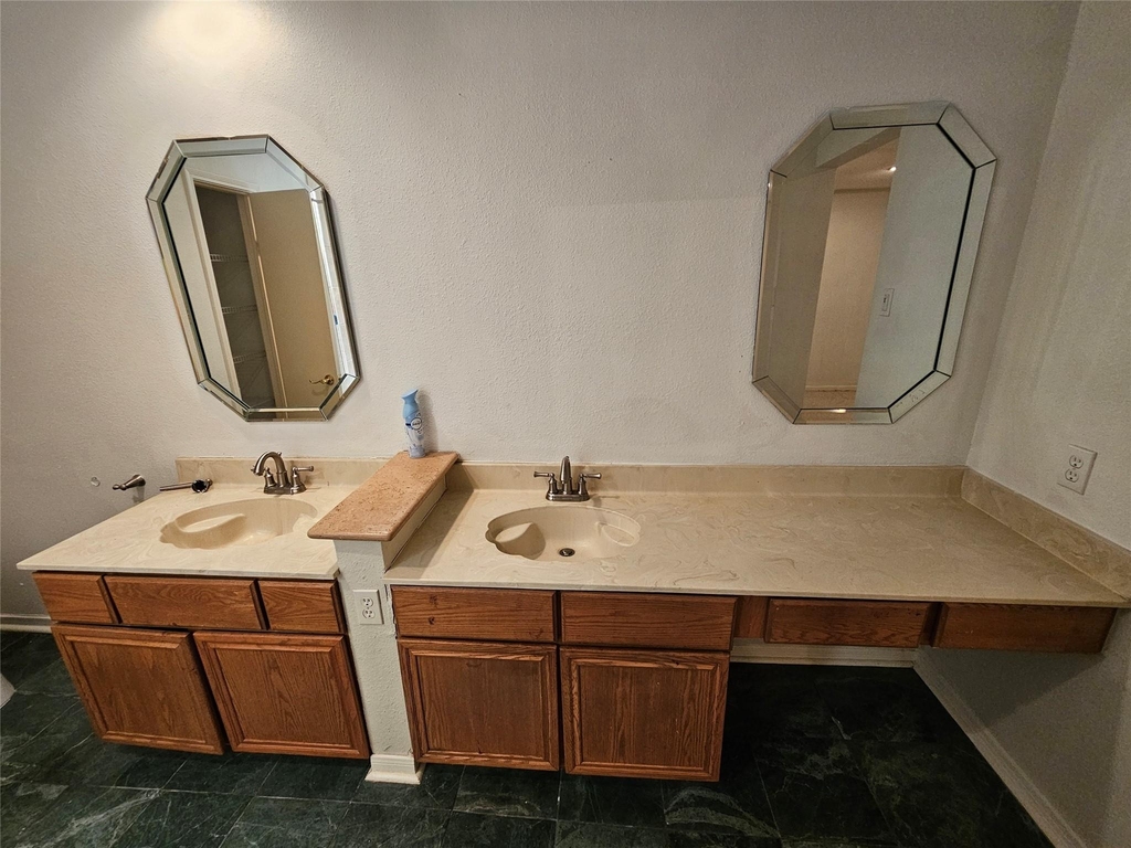9800 Pagewood Lane - Photo 8