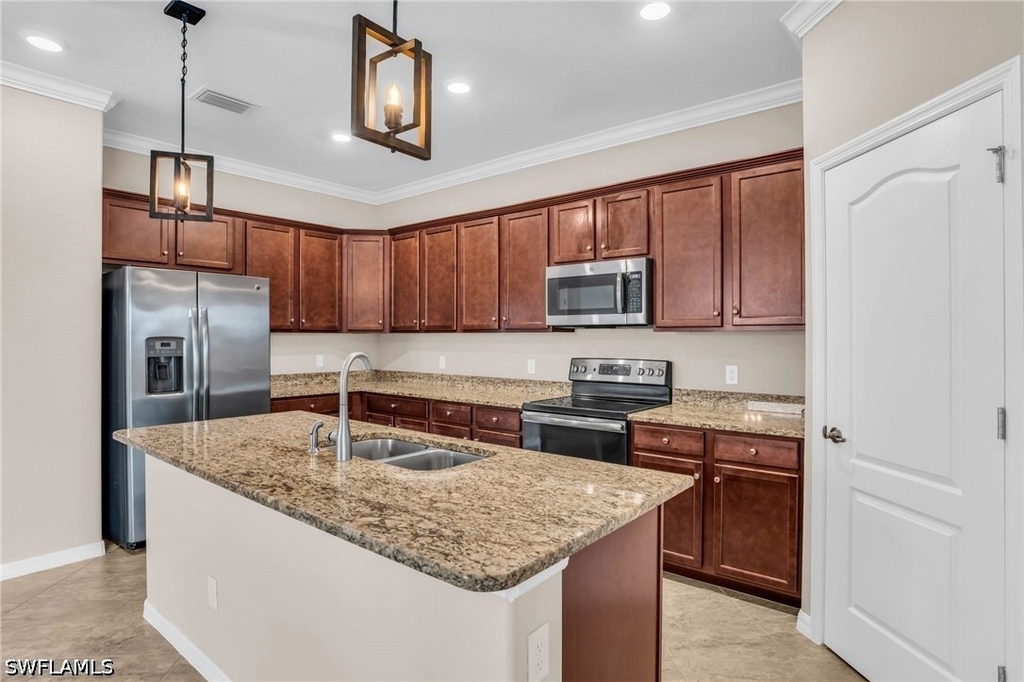 2061 Hamlin Street - Photo 2