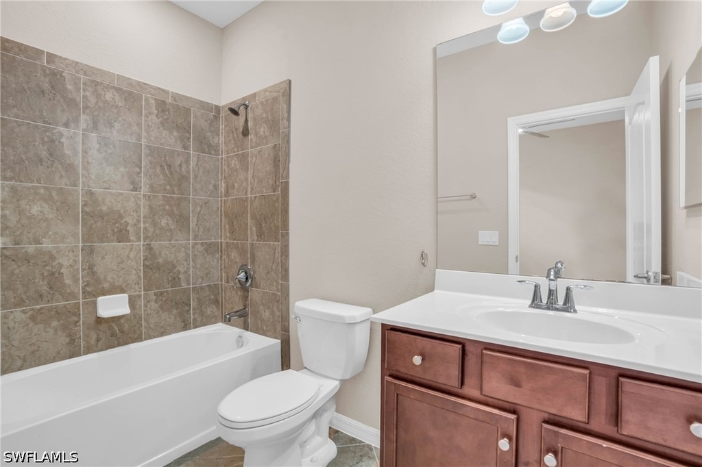 2061 Hamlin Street - Photo 8