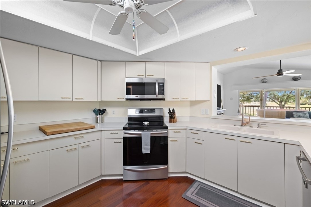 6290 Bellerive Avenue - Photo 12