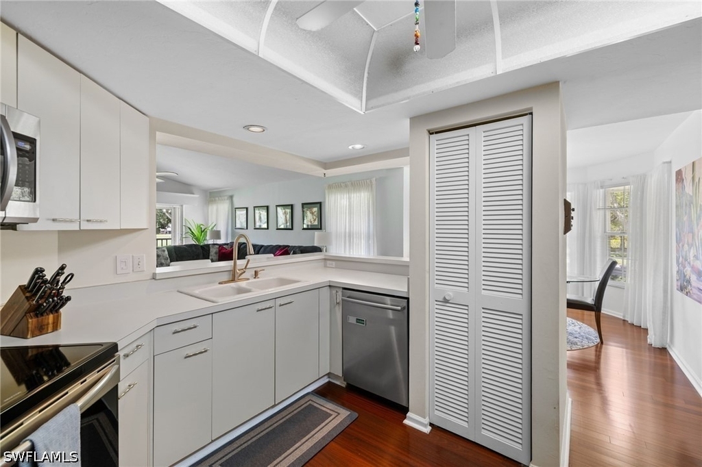 6290 Bellerive Avenue - Photo 13