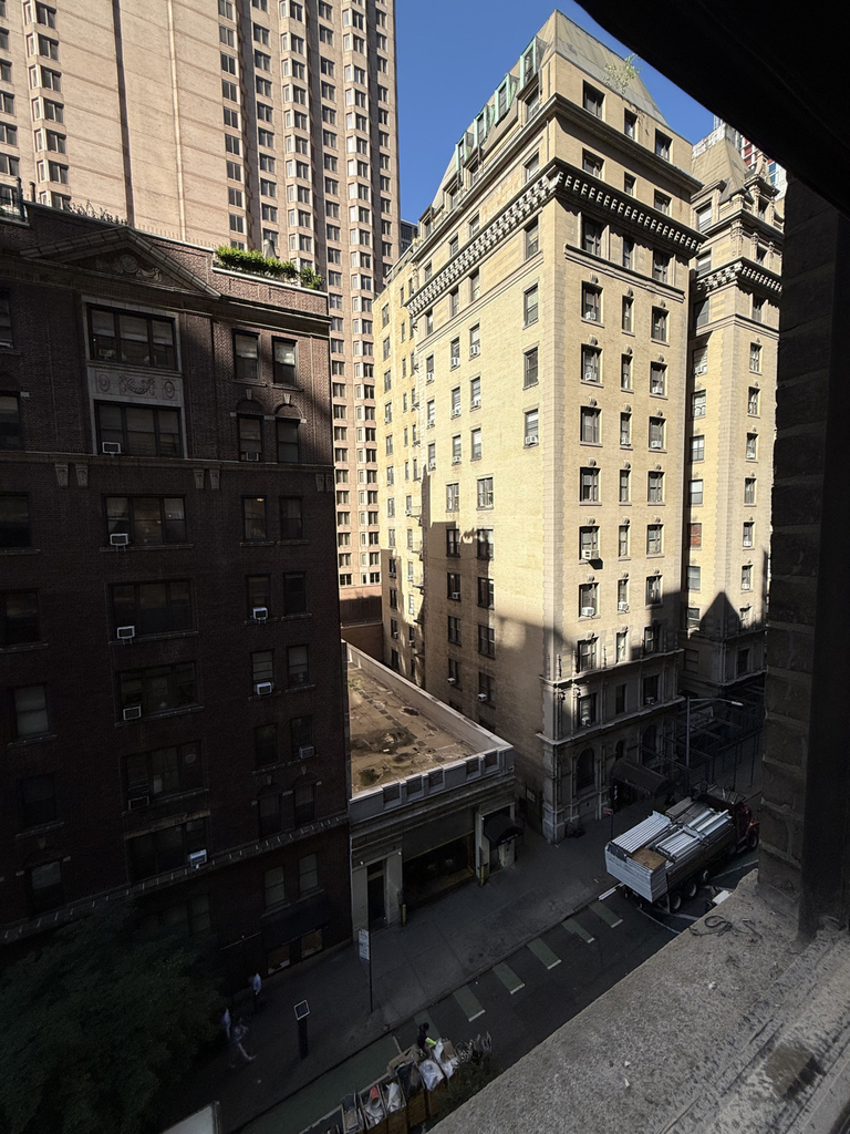 139 West 55th Street - Photo 5