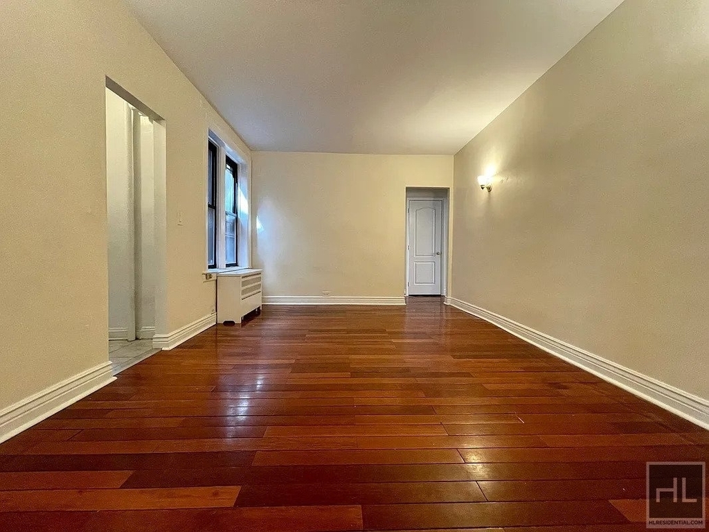 West 10th Street - Photo 1